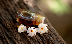 Raat Ki Raani Attar — Buyer's Guide, Notes, Longevity & How to Wear | Flora Five