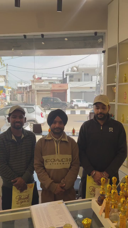 Customers at the Flora Five store counter in the reel Communication beyond sound
